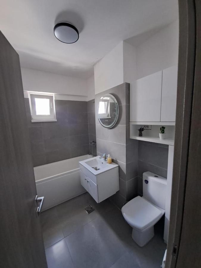 Happy Rental Apartments 2 Craiova Dış mekan fotoğraf